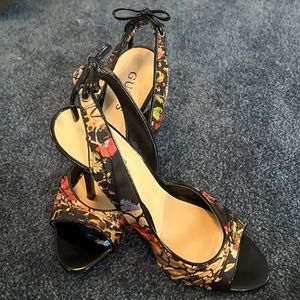 Guess Flower Pattern